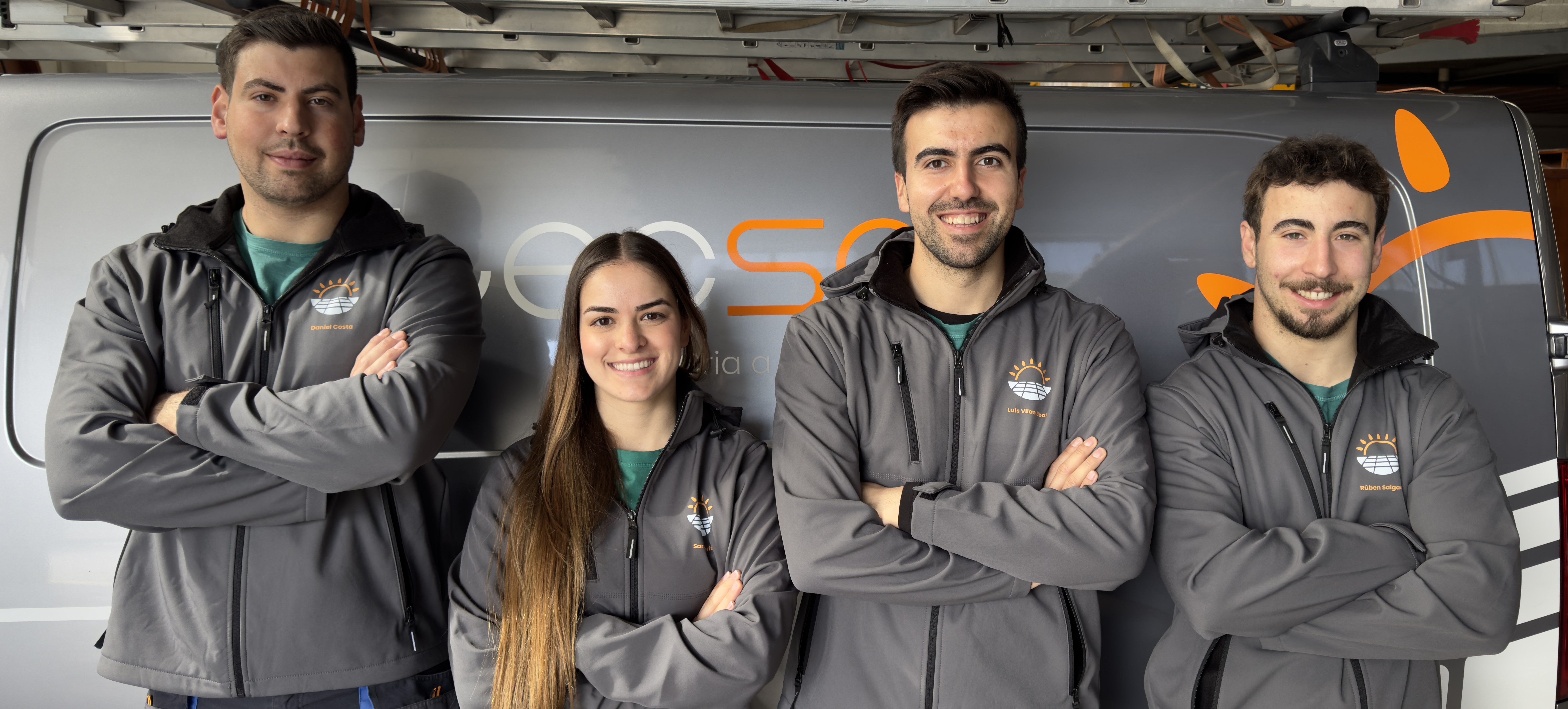Foto da equipa completa da empresa Tecsol Energia